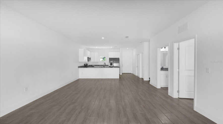 DAVENPORT, Florida 33896, 4 Bedrooms Bedrooms, ,4 BathroomsBathrooms,Residential,For Sale,LAKE SHORE,0,MFRO6252082