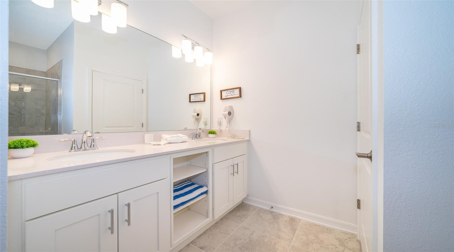 KISSIMMEE, Florida 34746, 2 Bedrooms Bedrooms, ,2 BathroomsBathrooms,Residential,For Sale,PARADOX,0,MFRO6253628