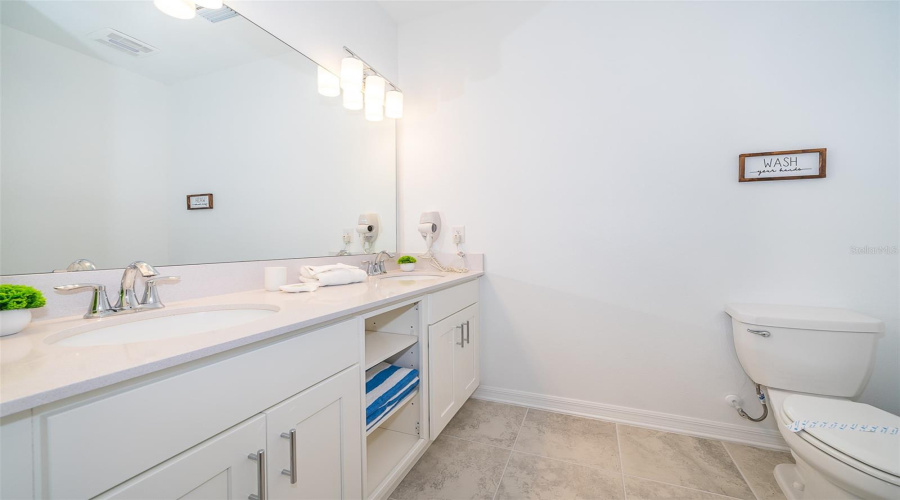 KISSIMMEE, Florida 34746, 2 Bedrooms Bedrooms, ,2 BathroomsBathrooms,Residential,For Sale,PARADOX,0,MFRO6253628