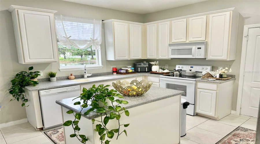 KISSIMMEE, Florida 34746, 4 Bedrooms Bedrooms, ,2 BathroomsBathrooms,Residential,For Sale,PALERMO ROSE,0,MFRS5114010