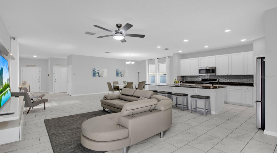 DAVENPORT, Florida 33896, 4 Bedrooms Bedrooms, ,2 BathroomsBathrooms,Residential,For Sale,ABERDEEN,MFRS5114691
