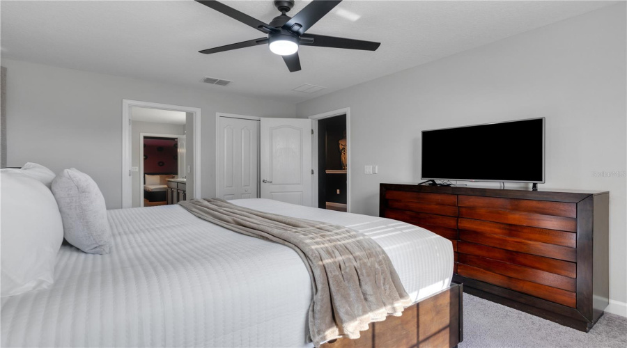DAVENPORT, Florida 33896, 7 Bedrooms Bedrooms, ,5 BathroomsBathrooms,Residential,For Sale,MOON VALLEY,0,MFRO6249673