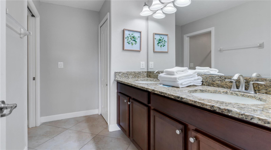DAVENPORT, Florida 33896, 7 Bedrooms Bedrooms, ,5 BathroomsBathrooms,Residential,For Sale,MOON VALLEY,0,MFRO6249673