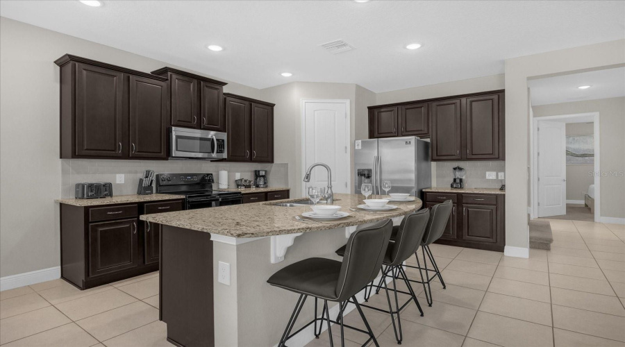KISSIMMEE, Florida 34747, 5 Bedrooms Bedrooms, ,4 BathroomsBathrooms,Residential,For Sale,SOUTHFIELD,0,MFRO6254553