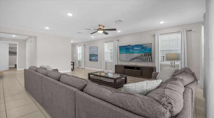 KISSIMMEE, Florida 34747, 5 Bedrooms Bedrooms, ,4 BathroomsBathrooms,Residential,For Sale,SOUTHFIELD,0,MFRO6254553