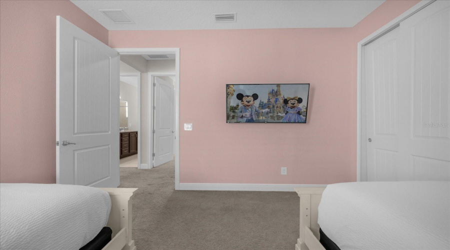 KISSIMMEE, Florida 34747, 5 Bedrooms Bedrooms, ,4 BathroomsBathrooms,Residential,For Sale,SOUTHFIELD,0,MFRO6254553