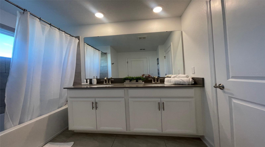 KISSIMMEE, Florida 34746, 4 Bedrooms Bedrooms, ,3 BathroomsBathrooms,Residential,For Sale,PARAGRAPH,0,MFRS5114846
