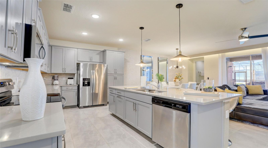 KISSIMMEE, Florida 34747, 5 Bedrooms Bedrooms, ,4 BathroomsBathrooms,Residential,For Sale,TROPICAL PALMS,0,MFRS5112675