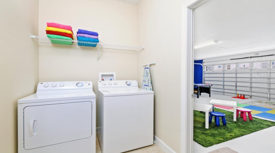DAVENPORT, Florida 33896, 6 Bedrooms Bedrooms, ,6 BathroomsBathrooms,Residential,For Sale,THUNDERBIRD,0,MFRO6255020