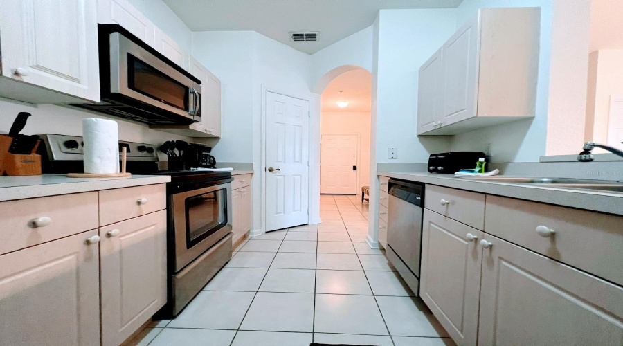 KISSIMMEE, Florida 34747, 3 Bedrooms Bedrooms, ,2 BathroomsBathrooms,Residential,For Sale,SILVER PALM,MFRO6158765