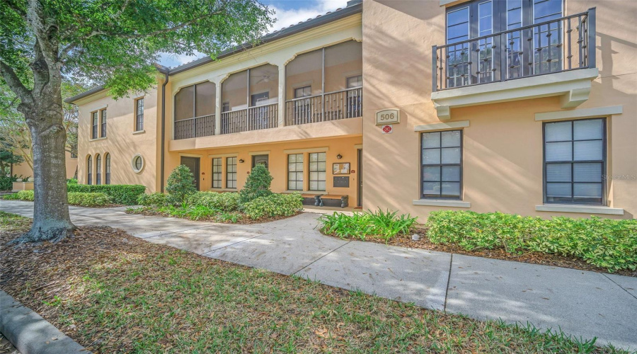 Large Top Floor Front Balcony