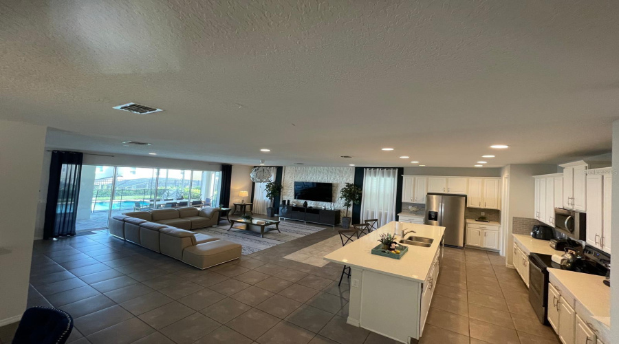 KISSIMMEE, Florida 34747, 9 Bedrooms Bedrooms, ,6 BathroomsBathrooms,Residential,For Sale,CARIBBEAN VIEW,0,MFRS5115459
