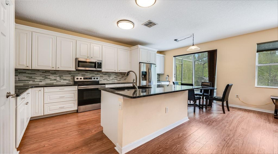 Upgraded Kitchen &Amp; Casual Dining With View!