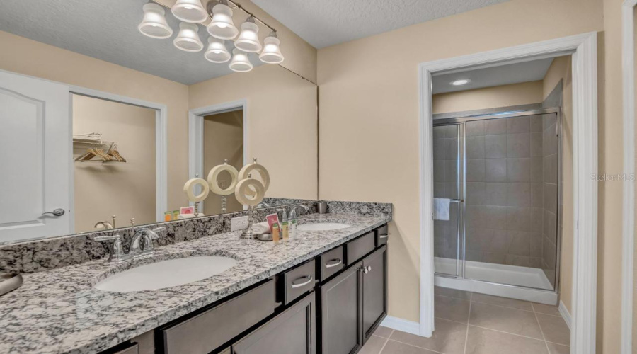 KISSIMMEE, Florida 34747, 5 Bedrooms Bedrooms, ,4 BathroomsBathrooms,Residential,For Sale,DUBAI,0,MFRO6172197