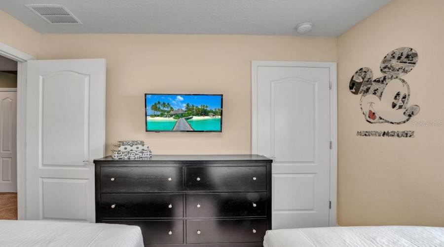 KISSIMMEE, Florida 34747, 5 Bedrooms Bedrooms, ,4 BathroomsBathrooms,Residential,For Sale,DUBAI,0,MFRO6172197