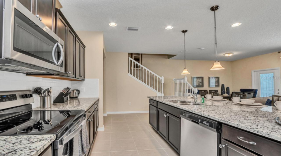 KISSIMMEE, Florida 34747, 5 Bedrooms Bedrooms, ,4 BathroomsBathrooms,Residential,For Sale,DUBAI,0,MFRO6172197