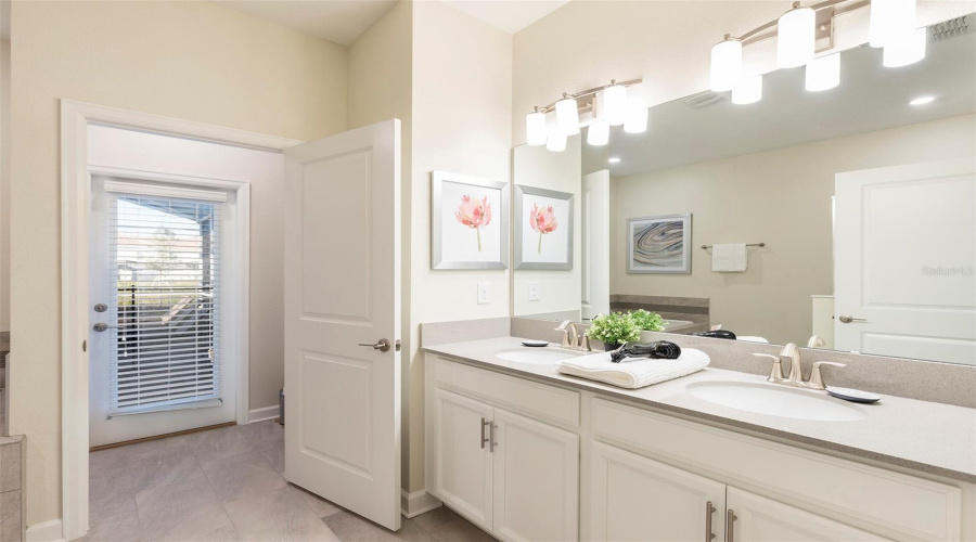 DAVENPORT, Florida 33896, 8 Bedrooms Bedrooms, ,5 BathroomsBathrooms,Residential,For Sale,MAIDSTONE,0,MFRO6258221