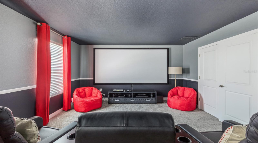 DAVENPORT, Florida 33896, 8 Bedrooms Bedrooms, ,5 BathroomsBathrooms,Residential,For Sale,MAIDSTONE,0,MFRO6258221