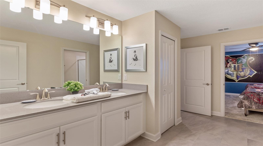 DAVENPORT, Florida 33896, 8 Bedrooms Bedrooms, ,5 BathroomsBathrooms,Residential,For Sale,MAIDSTONE,0,MFRO6258221