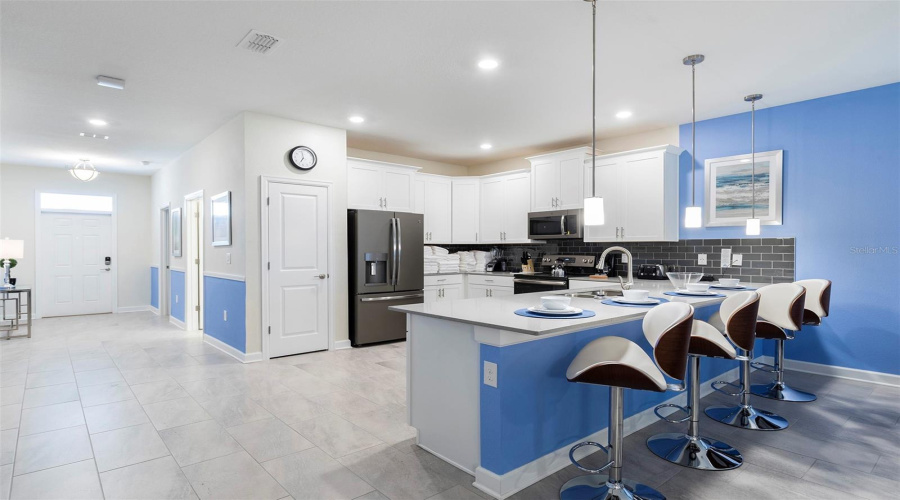 DAVENPORT, Florida 33896, 8 Bedrooms Bedrooms, ,5 BathroomsBathrooms,Residential,For Sale,MAIDSTONE,0,MFRO6258221