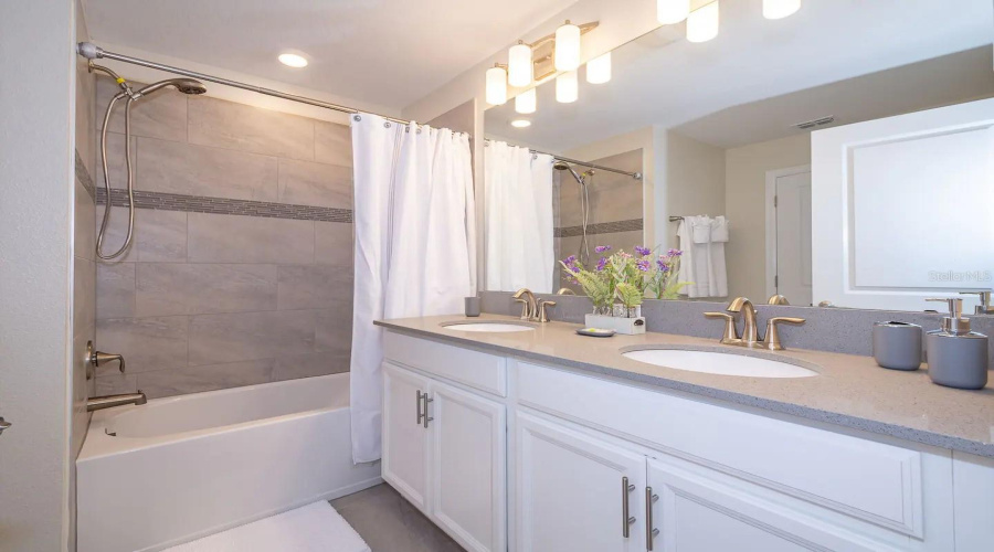 KISSIMMEE, Florida 34746, 4 Bedrooms Bedrooms, ,3 BathroomsBathrooms,Residential,For Sale,MEMORIES,0,MFRO6258311