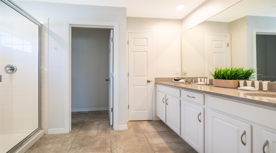 KISSIMMEE, Florida 34747, 8 Bedrooms Bedrooms, ,6 BathroomsBathrooms,Residential,For Sale,HILTON RIDGE,0,MFRO6258707