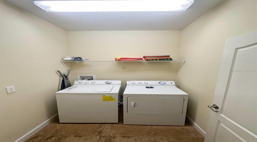 DAVENPORT, Florida 33896, 4 Bedrooms Bedrooms, ,3 BathroomsBathrooms,Residential,For Sale,SHADOW MOUNTAIN,0,MFRO6255749
