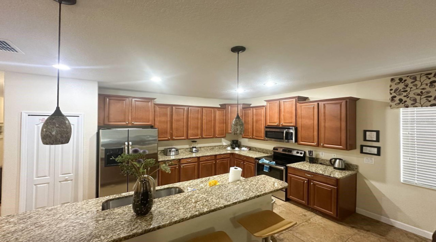 DAVENPORT, Florida 33896, 4 Bedrooms Bedrooms, ,3 BathroomsBathrooms,Residential,For Sale,SHADOW MOUNTAIN,0,MFRO6255749
