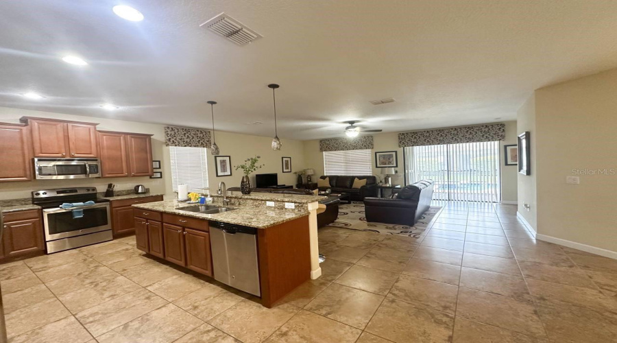 DAVENPORT, Florida 33896, 4 Bedrooms Bedrooms, ,3 BathroomsBathrooms,Residential,For Sale,SHADOW MOUNTAIN,0,MFRO6255749
