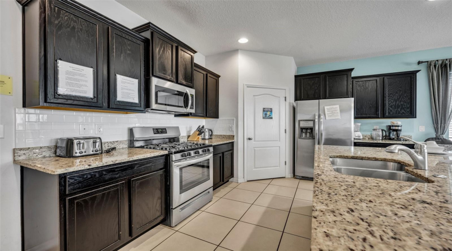 DAVENPORT, Florida 33837, 6 Bedrooms Bedrooms, ,5 BathroomsBathrooms,Residential,For Sale,BROAD OAK,0,MFRO6161514