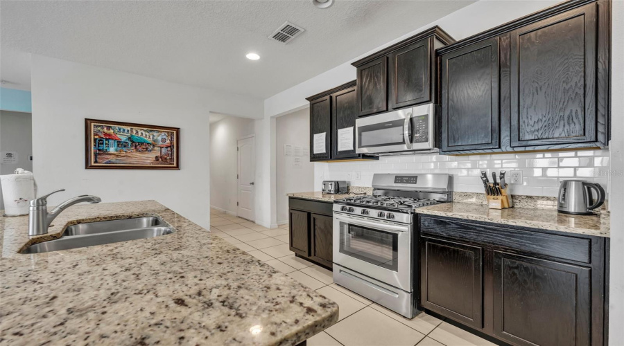 DAVENPORT, Florida 33837, 6 Bedrooms Bedrooms, ,5 BathroomsBathrooms,Residential,For Sale,BROAD OAK,0,MFRO6161514