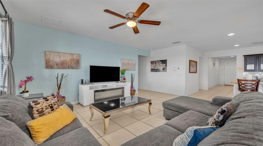DAVENPORT, Florida 33837, 6 Bedrooms Bedrooms, ,5 BathroomsBathrooms,Residential,For Sale,BROAD OAK,0,MFRO6161514