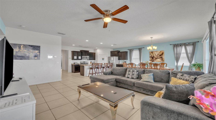 DAVENPORT, Florida 33837, 6 Bedrooms Bedrooms, ,5 BathroomsBathrooms,Residential,For Sale,BROAD OAK,0,MFRO6161514