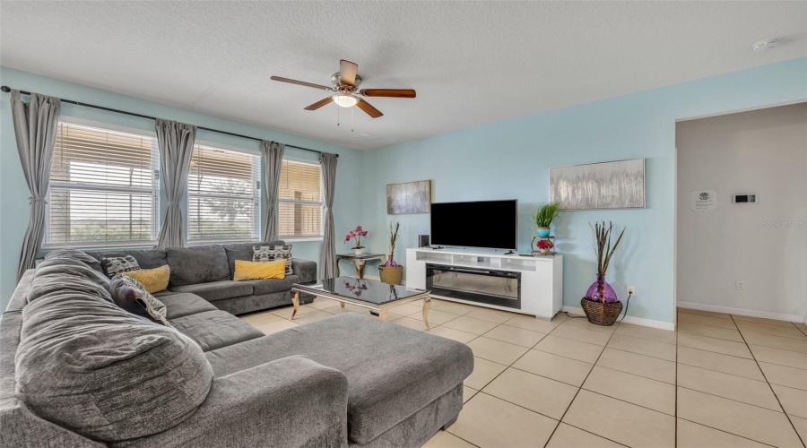 DAVENPORT, Florida 33837, 6 Bedrooms Bedrooms, ,5 BathroomsBathrooms,Residential,For Sale,BROAD OAK,0,MFRO6161514