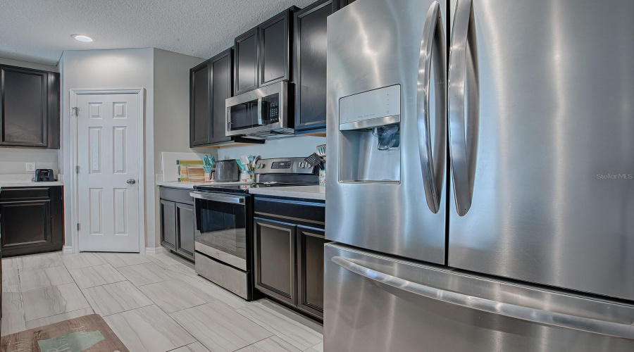 DAVENPORT, Florida 33837, 5 Bedrooms Bedrooms, ,2 BathroomsBathrooms,Residential,For Sale,AVENAL,0,MFRO6254419