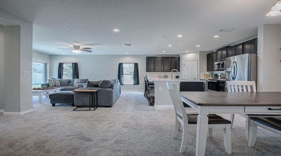 DAVENPORT, Florida 33837, 5 Bedrooms Bedrooms, ,2 BathroomsBathrooms,Residential,For Sale,AVENAL,0,MFRO6254419