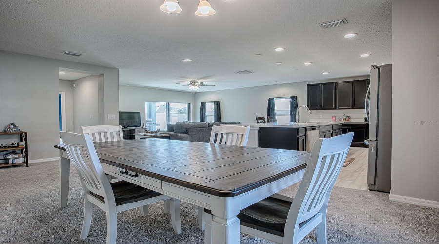 DAVENPORT, Florida 33837, 5 Bedrooms Bedrooms, ,2 BathroomsBathrooms,Residential,For Sale,AVENAL,0,MFRO6254419