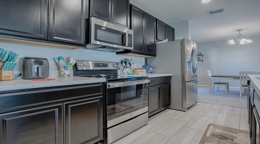 DAVENPORT, Florida 33837, 5 Bedrooms Bedrooms, ,2 BathroomsBathrooms,Residential,For Sale,AVENAL,0,MFRO6254419