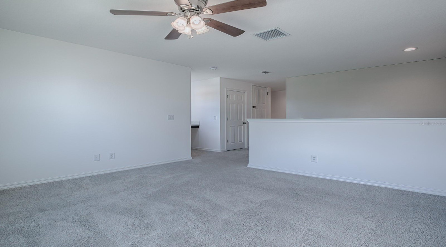 DAVENPORT, Florida 33837, 5 Bedrooms Bedrooms, ,2 BathroomsBathrooms,Residential,For Sale,AVENAL,0,MFRO6254419