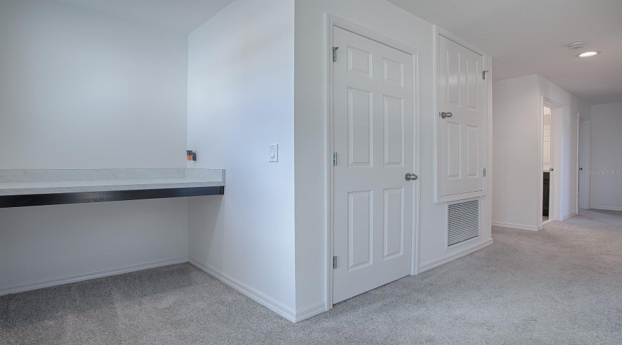 DAVENPORT, Florida 33837, 5 Bedrooms Bedrooms, ,2 BathroomsBathrooms,Residential,For Sale,AVENAL,0,MFRO6254419