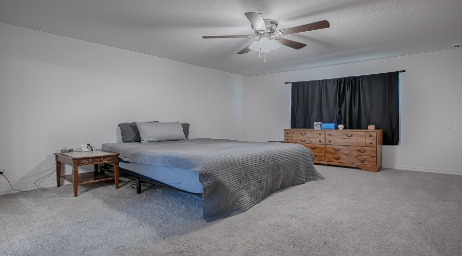 DAVENPORT, Florida 33837, 5 Bedrooms Bedrooms, ,2 BathroomsBathrooms,Residential,For Sale,AVENAL,0,MFRO6254419
