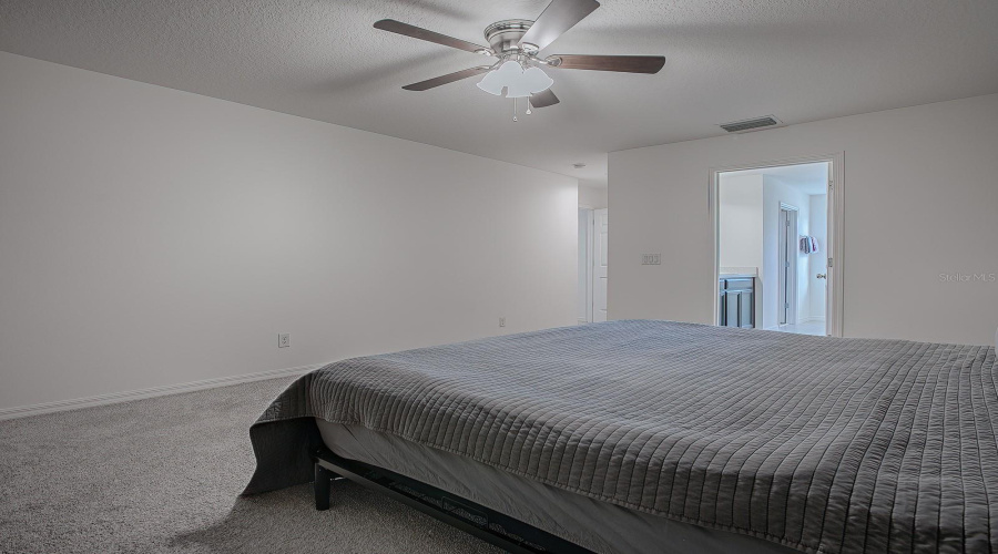 DAVENPORT, Florida 33837, 5 Bedrooms Bedrooms, ,2 BathroomsBathrooms,Residential,For Sale,AVENAL,0,MFRO6254419