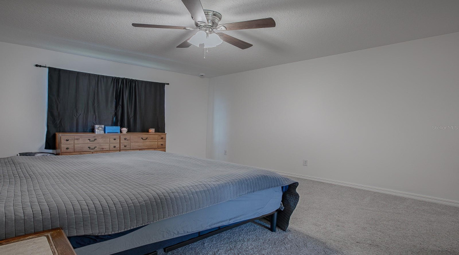 DAVENPORT, Florida 33837, 5 Bedrooms Bedrooms, ,2 BathroomsBathrooms,Residential,For Sale,AVENAL,0,MFRO6254419