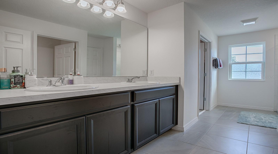DAVENPORT, Florida 33837, 5 Bedrooms Bedrooms, ,2 BathroomsBathrooms,Residential,For Sale,AVENAL,0,MFRO6254419
