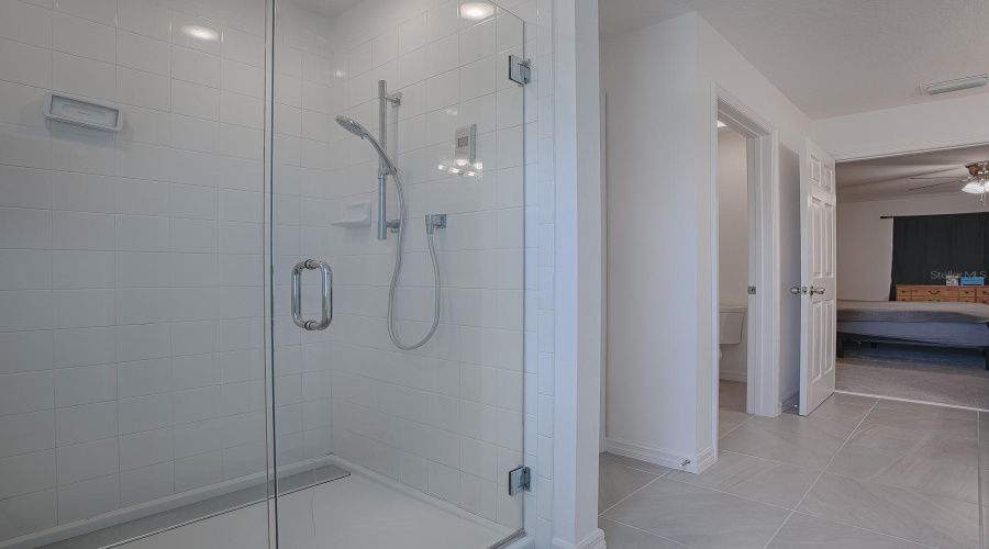 DAVENPORT, Florida 33837, 5 Bedrooms Bedrooms, ,2 BathroomsBathrooms,Residential,For Sale,AVENAL,0,MFRO6254419