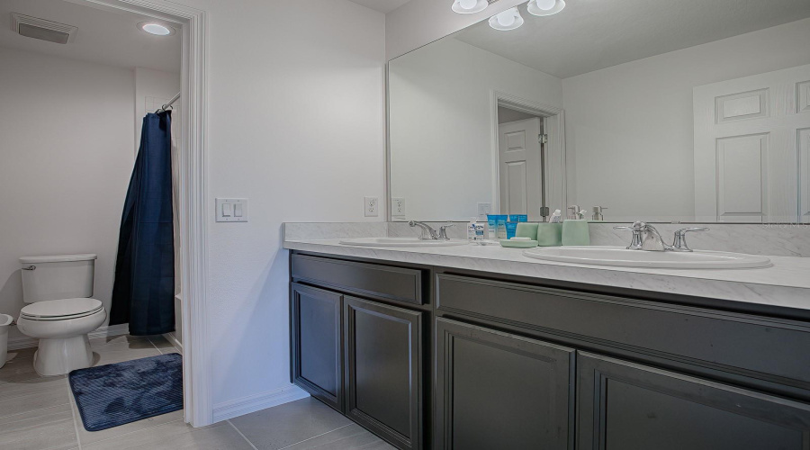 DAVENPORT, Florida 33837, 5 Bedrooms Bedrooms, ,2 BathroomsBathrooms,Residential,For Sale,AVENAL,0,MFRO6254419