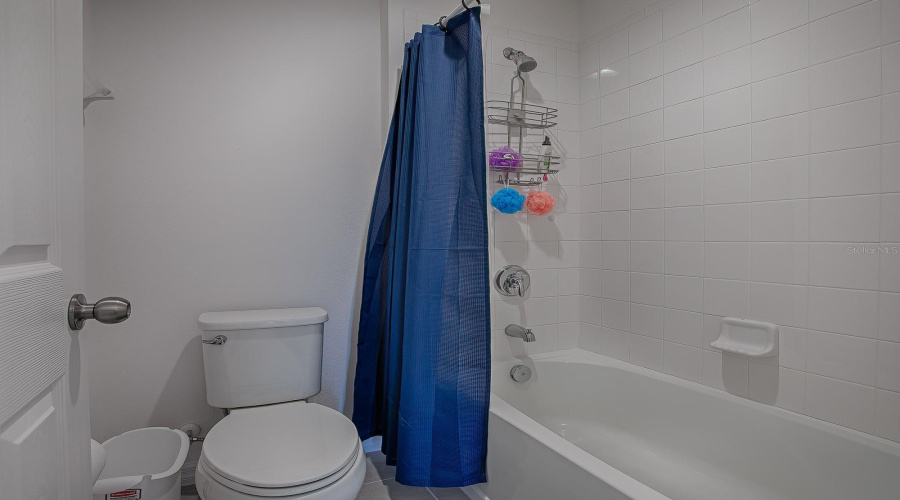 DAVENPORT, Florida 33837, 5 Bedrooms Bedrooms, ,2 BathroomsBathrooms,Residential,For Sale,AVENAL,0,MFRO6254419