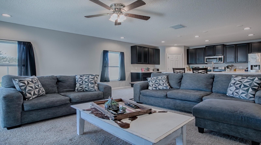 DAVENPORT, Florida 33837, 5 Bedrooms Bedrooms, ,2 BathroomsBathrooms,Residential,For Sale,AVENAL,0,MFRO6254419