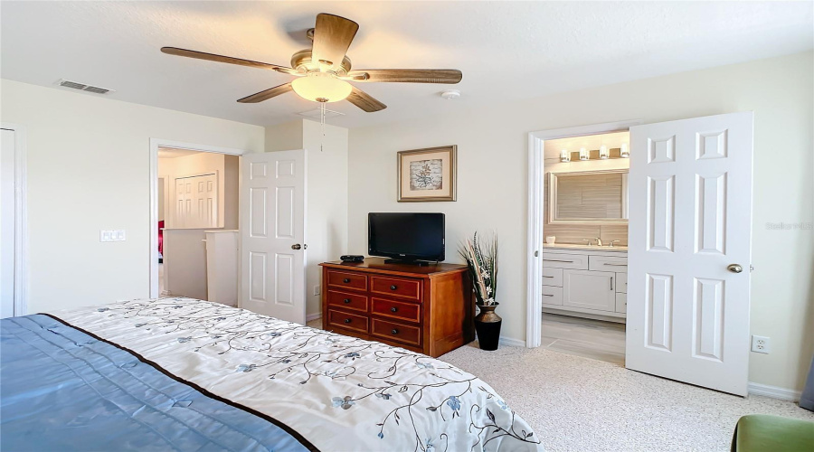 Master Bedroom W/En-Suite Bathroom