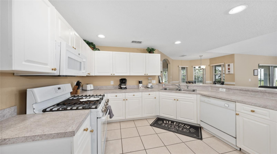 DAVENPORT, Florida 33897, 4 Bedrooms Bedrooms, ,3 BathroomsBathrooms,Residential,For Sale,BARBERA,0,MFROK224677